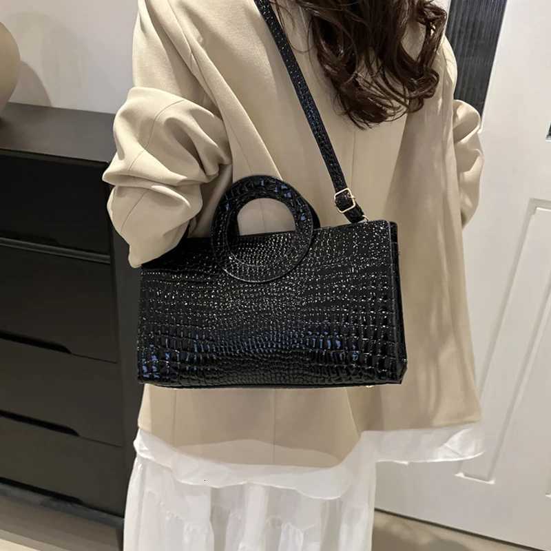 Womens Crocodile Pattern PU Leather Handbags Green Square Bag Fashion Brand Shoulder Messenger Bags Female Clutches C260327