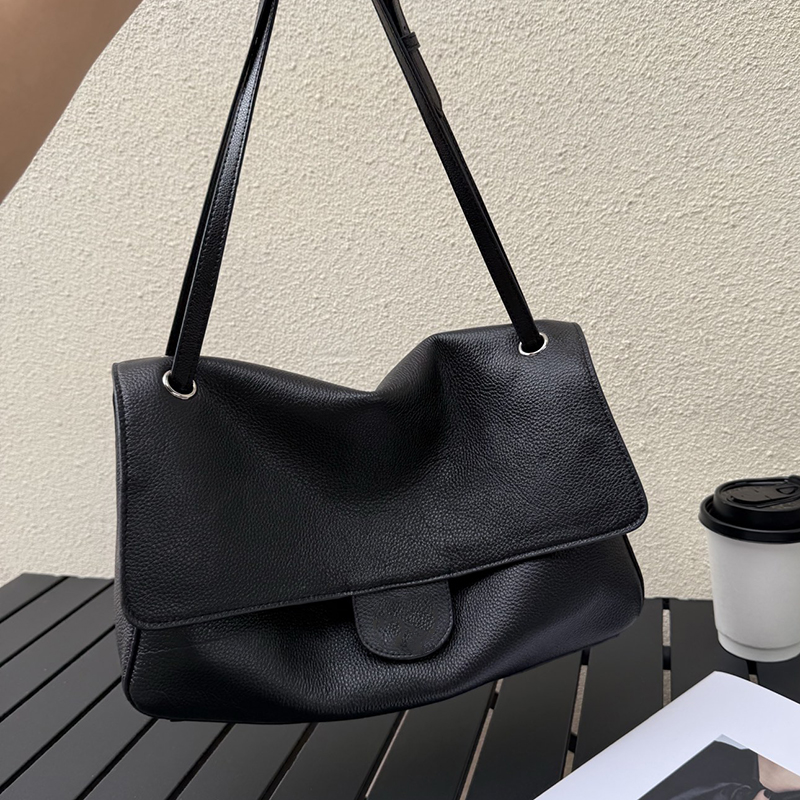 32X10X19.5CM Black Grained Calfskin Jumbo CF Airport Shoulder Bag Women Designer Flap Turn Lock Large Capacity Holiday Handbag Multi Pocket Luggage Pocket