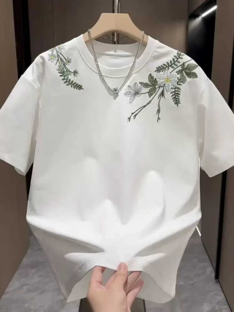 Summer Mens High-end Sense Heavy Industry Embroidered Round Neck Short Sleeve Fashion Versatile Design Loose Breathable T-shirt C260326