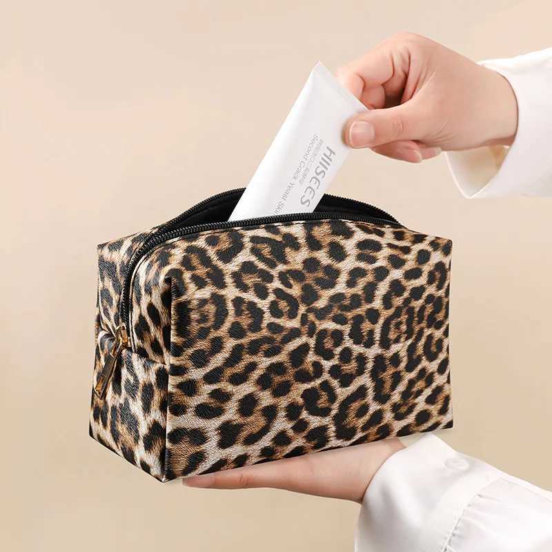 Travel PU Makeup Bag Womens Leopard Large Capacity Portable Zippe Storage Bag Purses Bathroom Washbag Cosmetic Bag D260328
