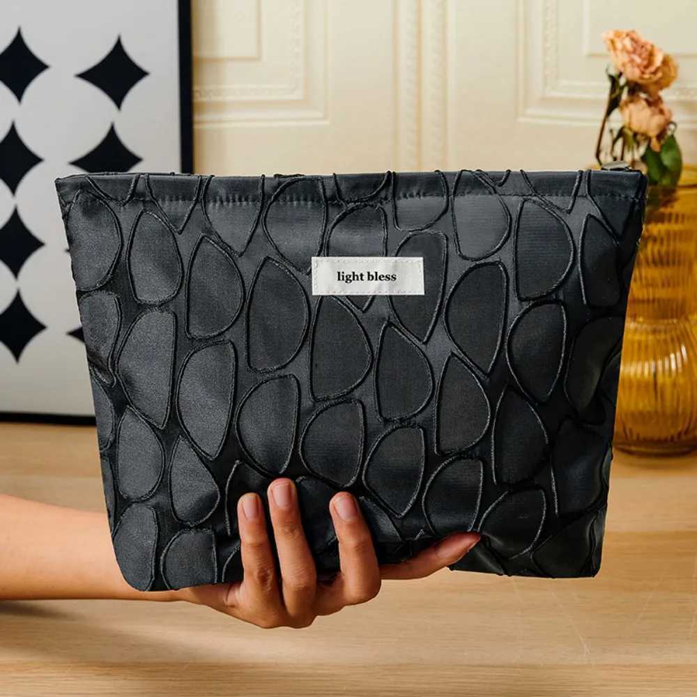 Personality Leaf Pattern Women Cosmetic Pouch Handbag Portable Travel Organizer Makeup Bag Ladies Zipper Make Up Storage Bag D260328