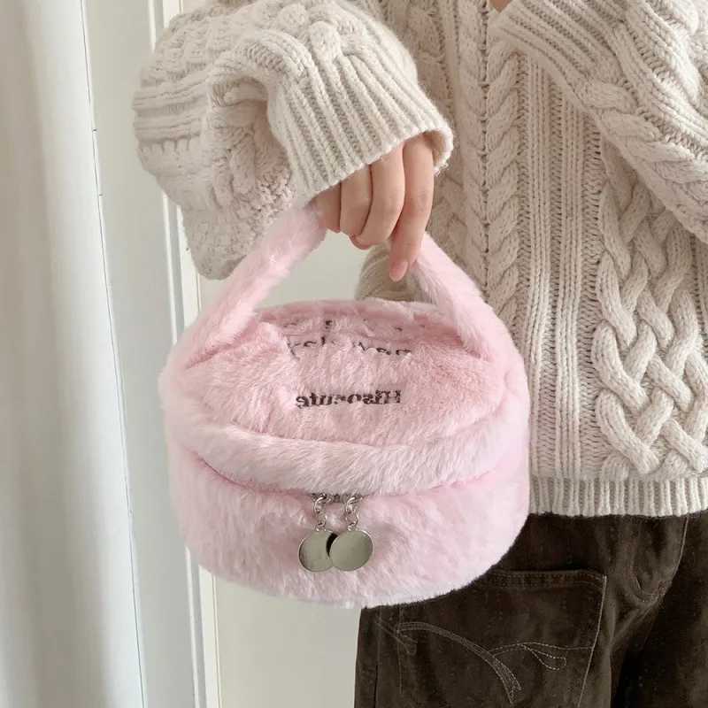 Portable Makeup Bags with Handle Plush Cosmetic Pouch Cute Zipper Bags Toiletries Organizer Bag Large Capacity Beauty Pouch D260328