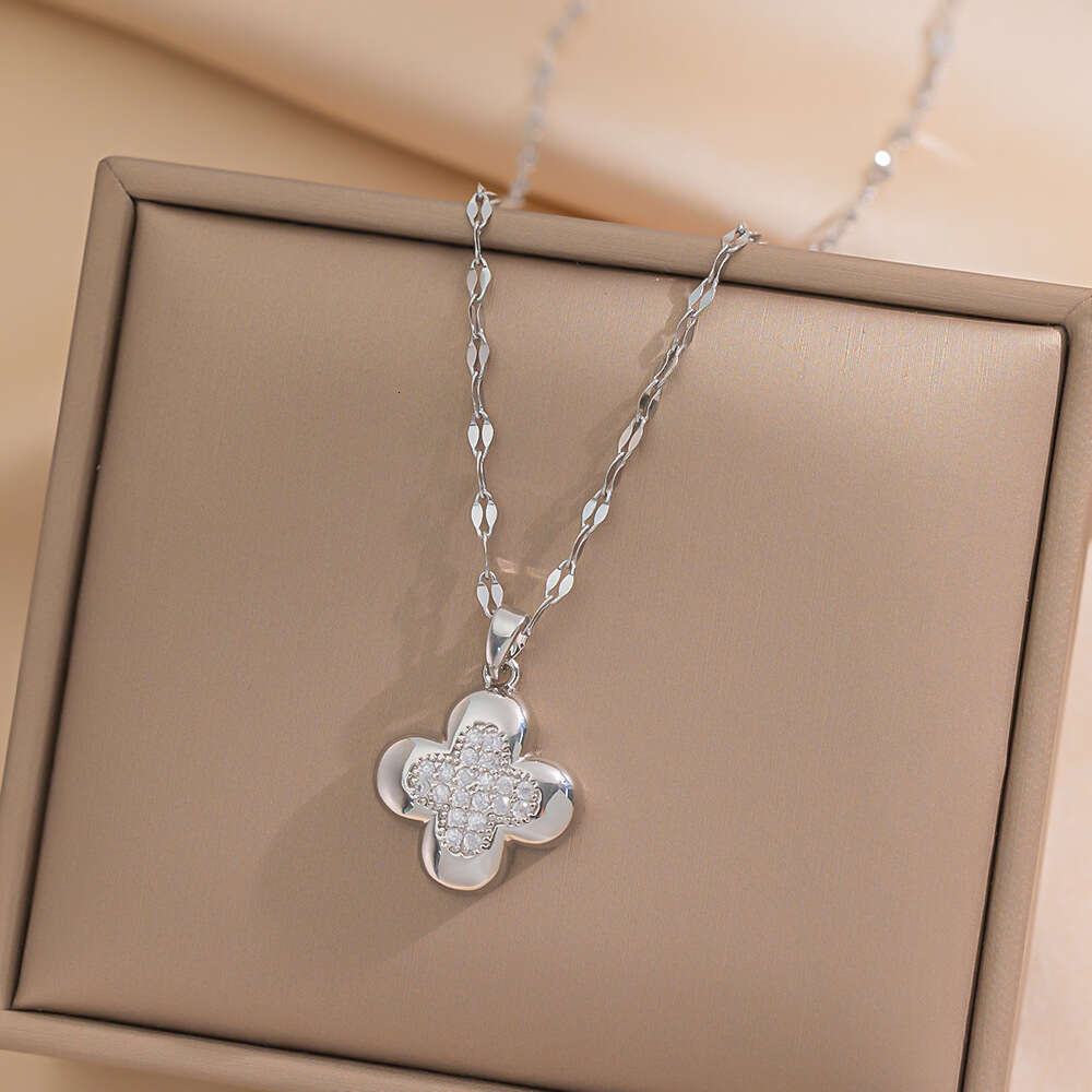 Diamond-encrusted Four-leaf Clover Necklace For Women Trendy Luxurious Pendant Fashionable Collarbone Chain