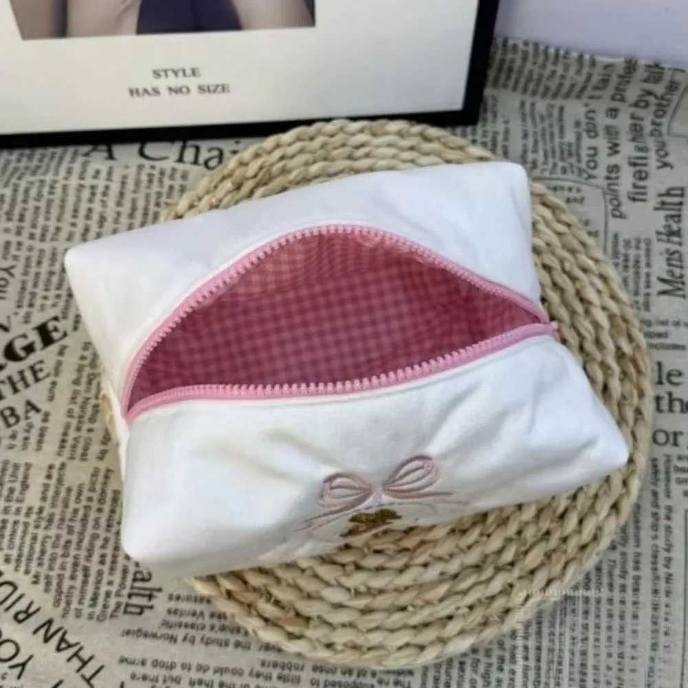 Kawaii Rabbit Cosmetic Bag Lace Bow Large Capacity Makeup Organizer White Pink Zipper Closure Travel Toiletry Bag Women Girls D260328