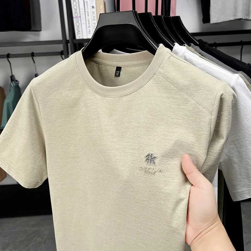 2025 New Mens Korean Style Fashion Badge Short Sleeved Sleeve Round Neck T-shirt Casual and Comfortable Summer Versatile Top C260326