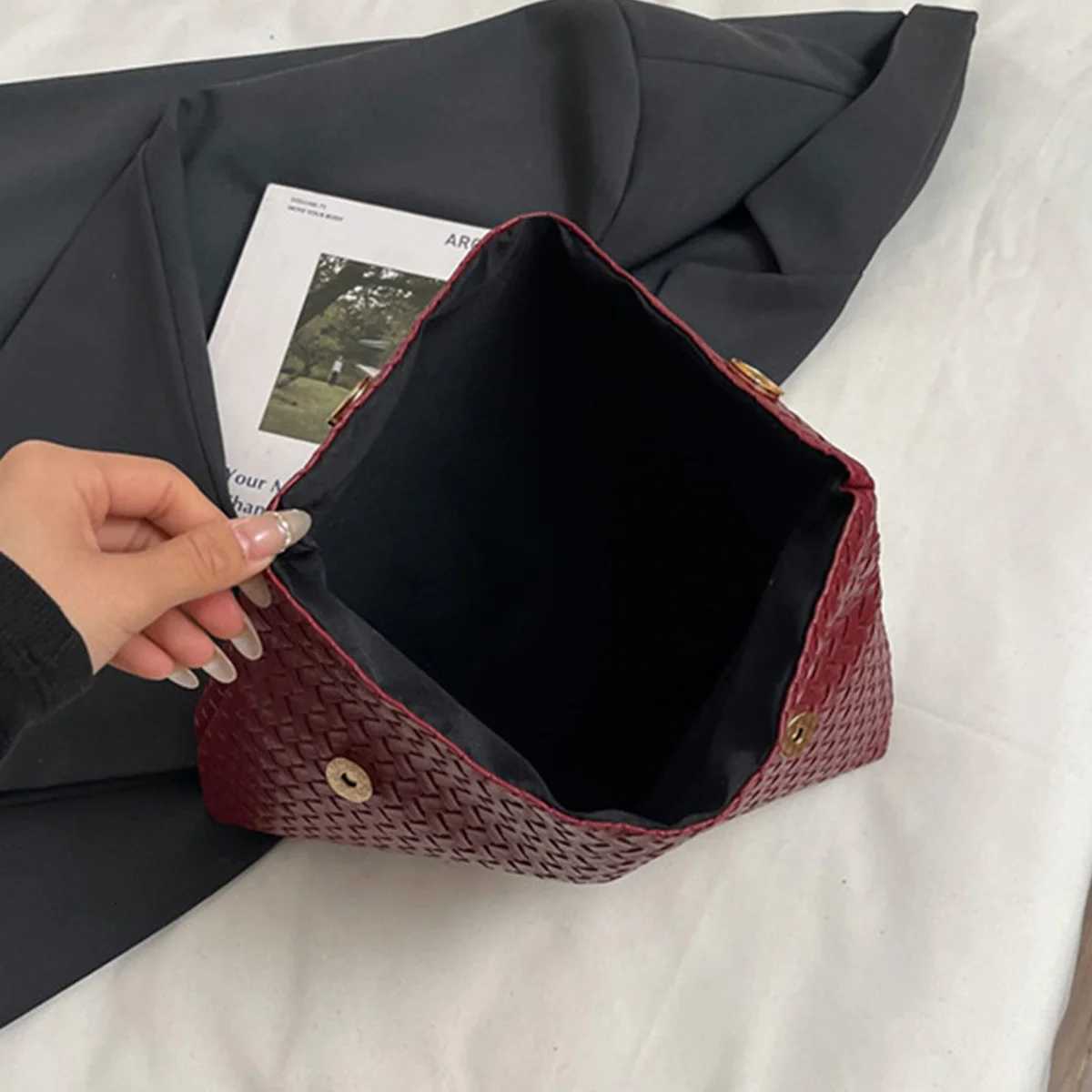 Braided Texture Fashion Retro Solid Color Clutch Bag PU with Lightweight Magnetic Closure Water Resistant for Daily Use C260327