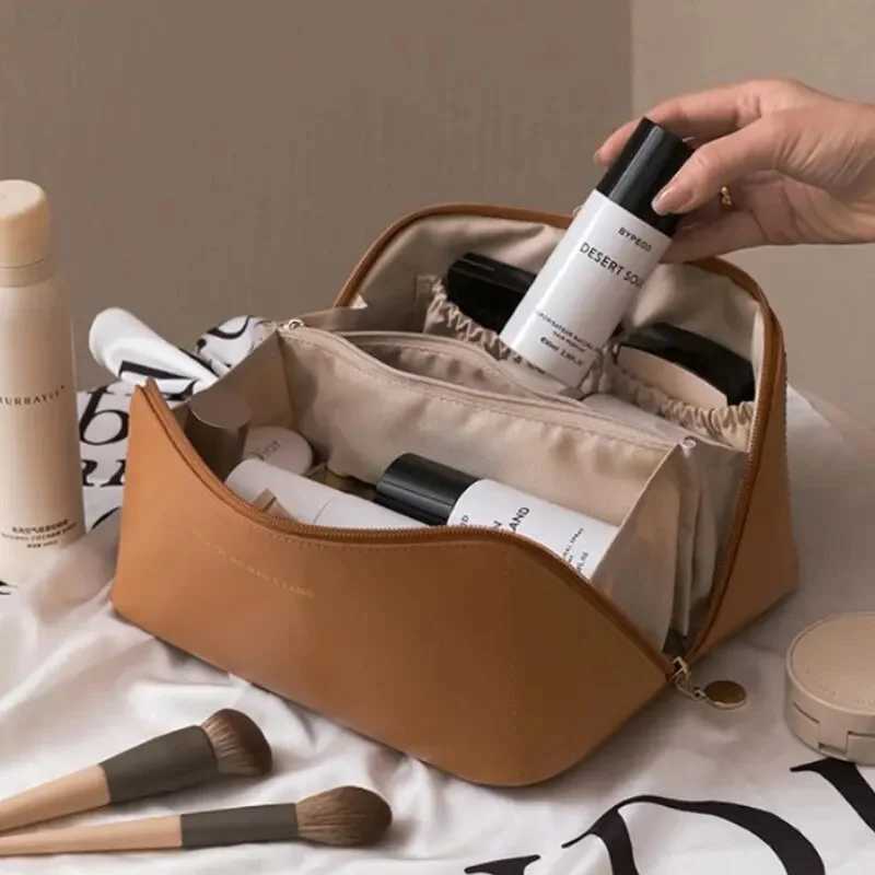 Fashion Portable PU Leather Large Capacity Travel Cosmetic Bags Makeup Pouch Women Waterproof Bathroom Multifunction Wash Bag D2603281