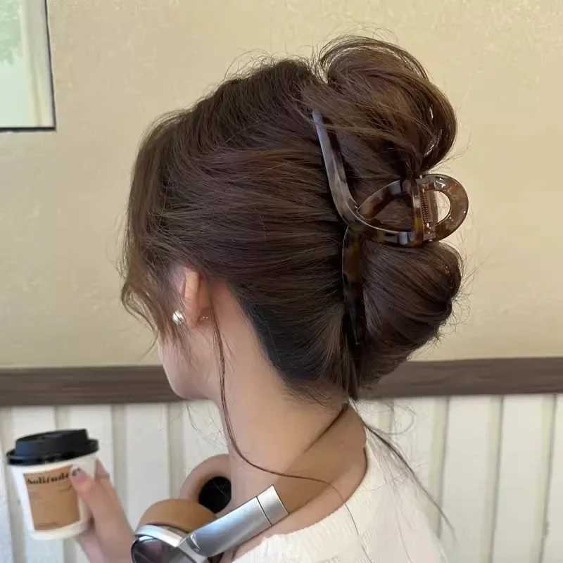 2024 New Fashion Acrylic Arc Hair Claws Headwear Leopard Print Large HairClip Shark Clip For Women Barrettes Hair Accessories H260328