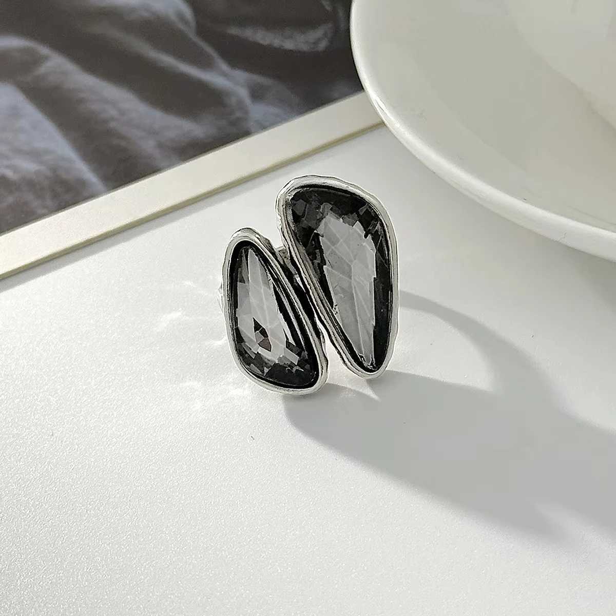 Jardme Goth Geometric Open Ring for Women Minimalist Acrylic Rhinestone Silver Color Rings Adjustable Party Jewelry Gift H260328