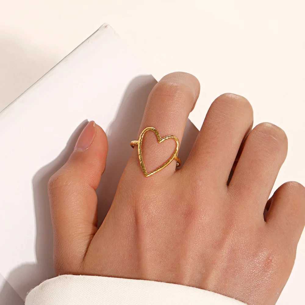 Wency Fashion Minimalist Hollow Love Heart Rings for Women 316L Stainless Steel Adjustable Finger Ring Party Jewelry Gift New H260328