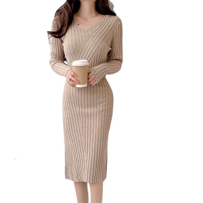 2026 autumn and k30 winter new retro V-neck waist designer CC women's slim fit long sleeved knitted dress