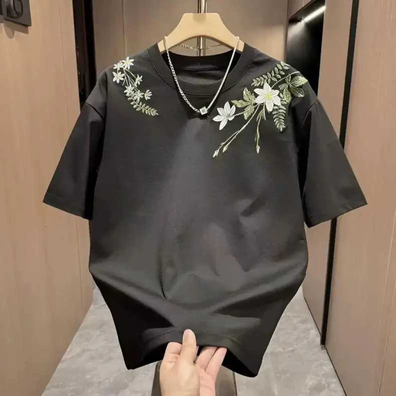 Summer Mens High-end Sense Heavy Industry Embroidered Round Neck Short Sleeve Fashion Versatile Design Loose Breathable T-shirt C260326