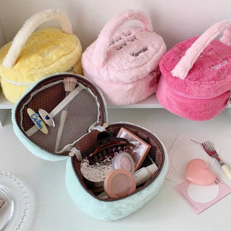 Portable Makeup Bags with Handle Plush Cosmetic Pouch Cute Zipper Bags Toiletries Organizer Bag Large Capacity Beauty Pouch D260328