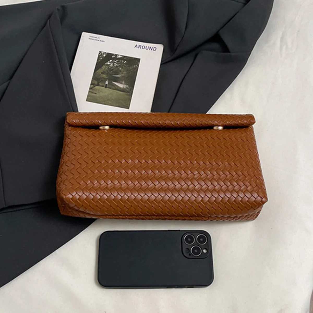 Braided Texture Fashion Retro Solid Color Clutch Bag PU with Lightweight Magnetic Closure Water Resistant for Daily Use C260327