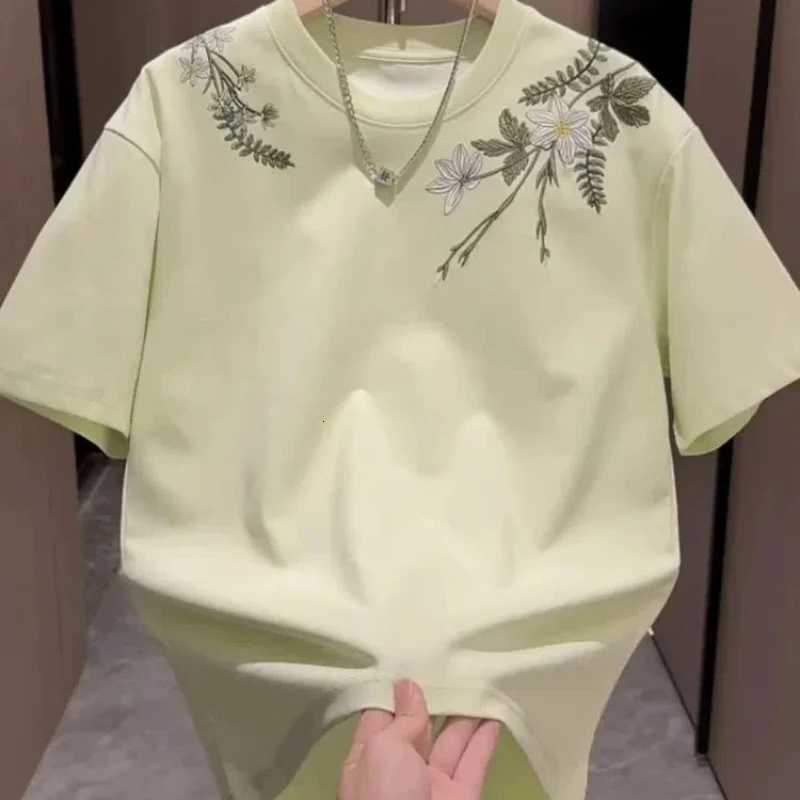 Summer Mens High-end Sense Heavy Industry Embroidered Round Neck Short Sleeve Fashion Versatile Design Loose Breathable T-shirt C260326