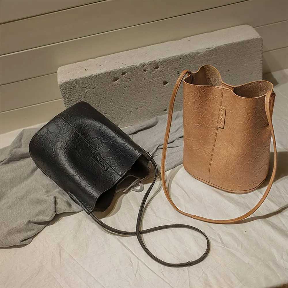 Womens Tote Bag Fashion PU Handbag Retro Stylish Shoulder Bag Spacious Versatile Fashion Bucket Bag For Travel Shopping C260327