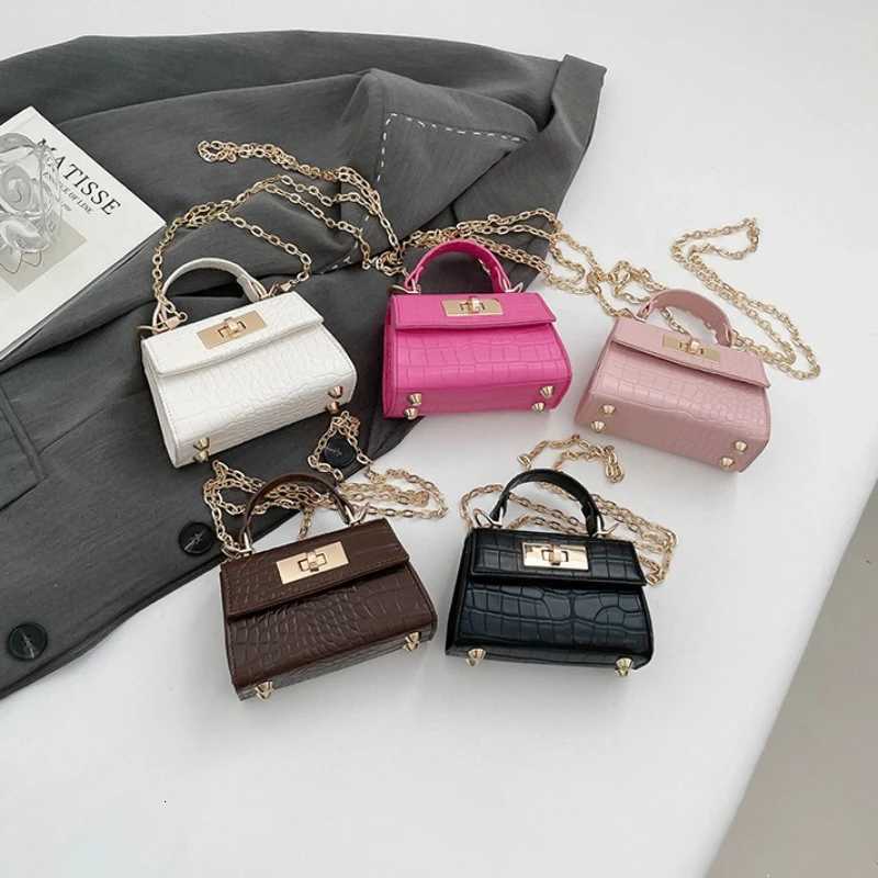 New Crocodile Pattern Mini Handbag for Women Fashion Shoulder Bag Trendy Crossbody Bag with Gold Chain Simple Female Handbag C260327