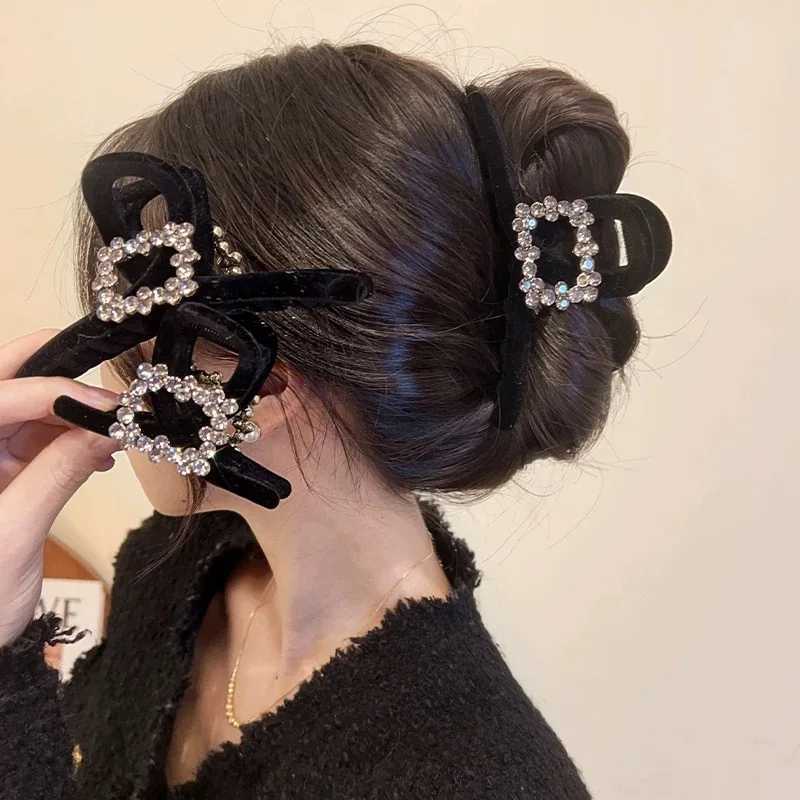 Black Flocking Rhinestone Hair Clip for Women elegant High Ponytail Shark Clip Fashion Girls Hair Clamp H260328