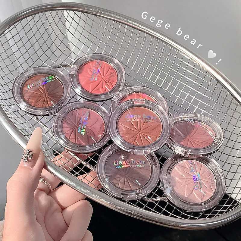 Planet highlighter powder brightens the whole body with a burst of nasal shadows and a three-dimensional highlight on the face H260328