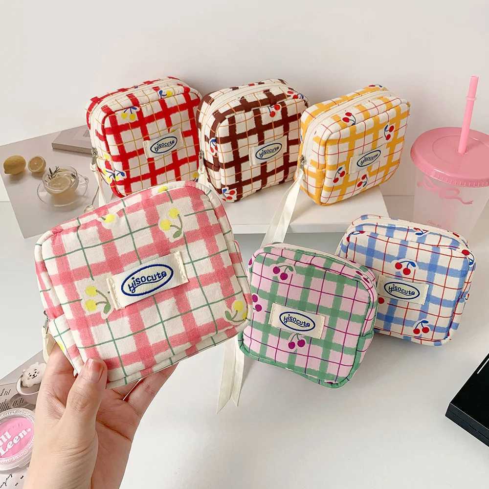 womens Makeup Bags Japanese Cherry Plaid Dopamine Sweet Kawaii Cute Cosmetic Bags Portable Multifunctional Storage Bag For Girl D260328