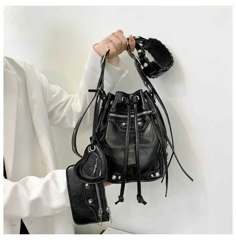2025 Crossbody bag female new heavy industry locomotive wind rivet tide pump with bucket bag fashionable shoulder bag C260327