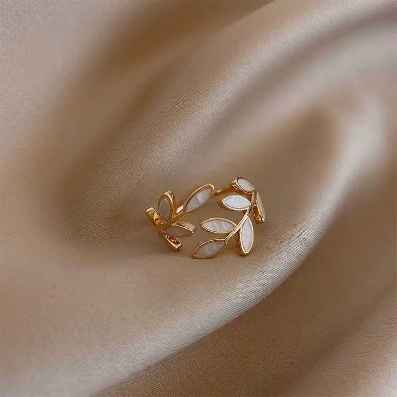 Light Luxury Gold Plated Leaf Opening Ring Exquisite Geometric Beehive Zircon Index Finger Ring Trend Wedding Party Jewelry Gift H260328