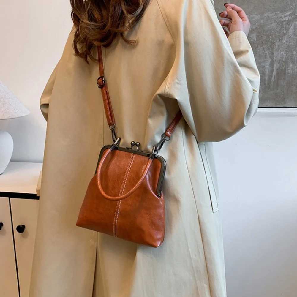 Elegant Kiss Lock Shoulder Bag Large Capacity PU Leather Chinese Style Crossbody Bag Solid Color Retro Vintage Womens Handbag C260327