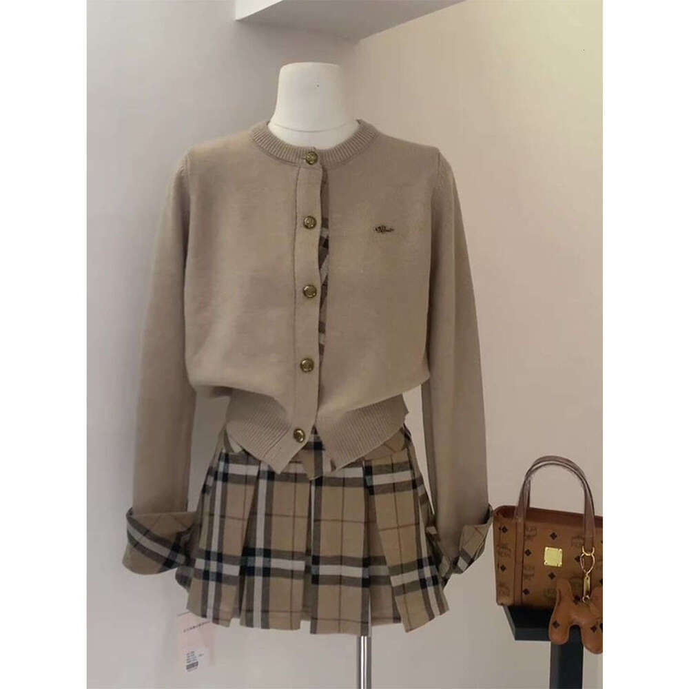 Korean Style Niche Design Round Neck Long Sleeve Plaid Knit Cardigan Top For Women New Autumn And Winter Pleated Short Skirt Set Luxury - view 3