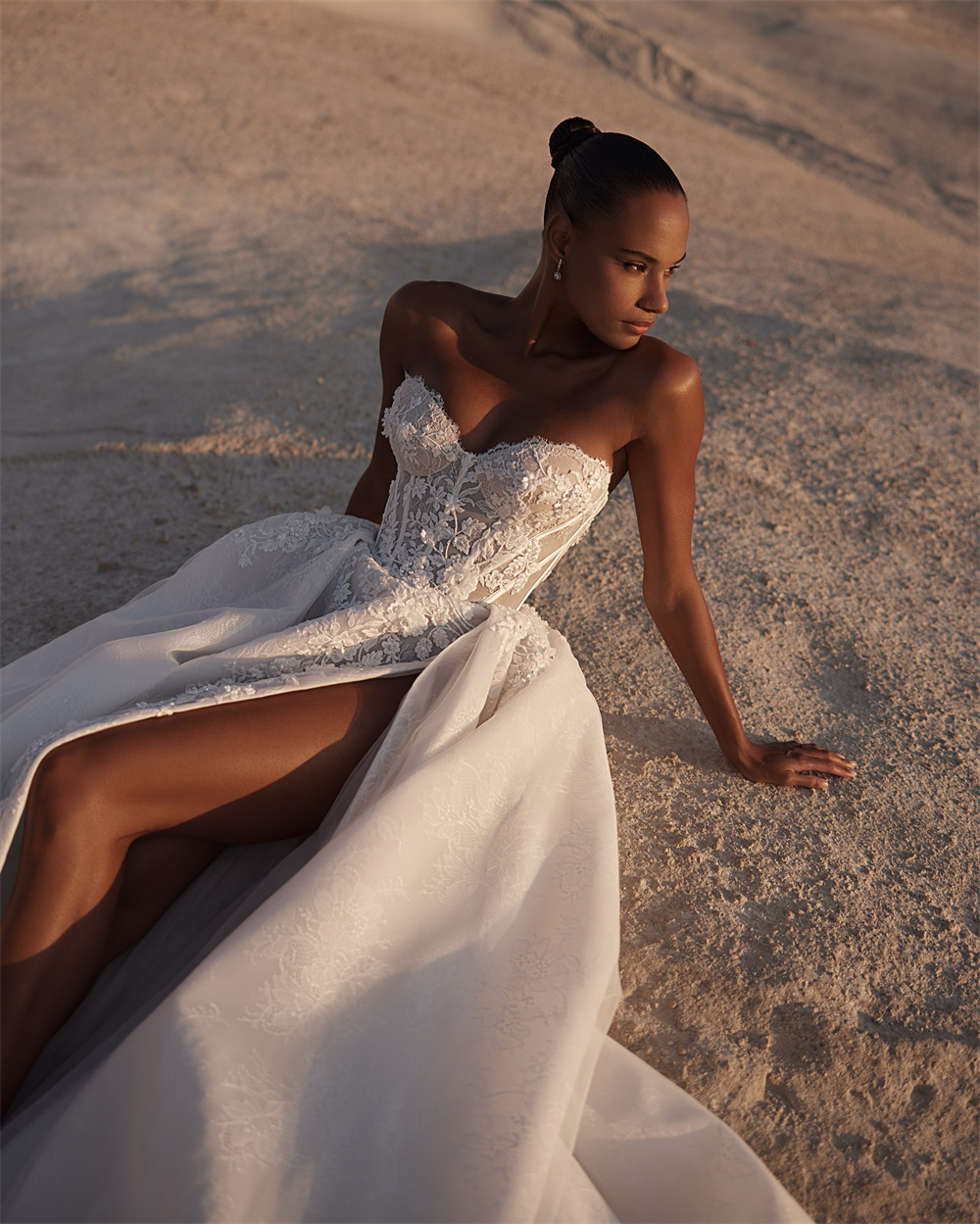 Charming V-neck A Line Wedding Dresses Lace Applique Bridal Growns Side Slit Sweep Train Custom Made 2026 Vestido De Noiva M30