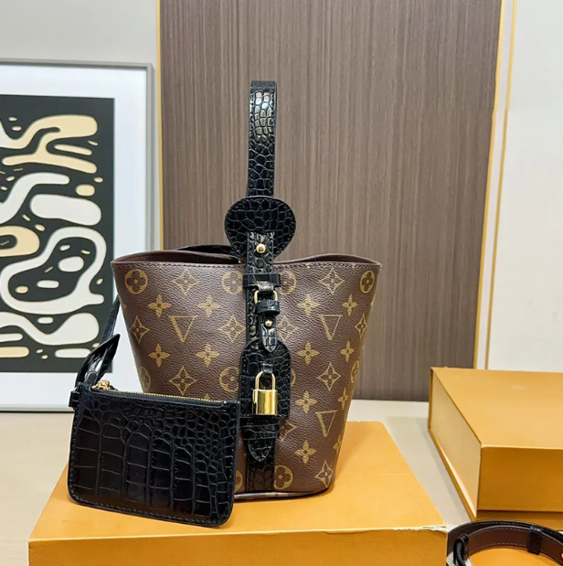 Recently hot selling Designer Vanity Bag Women Leather Nice Mini Cosmetic Cases Totes toiletry Luxury Shoulder Bags Crossbody Handbag large makeup bag Quality