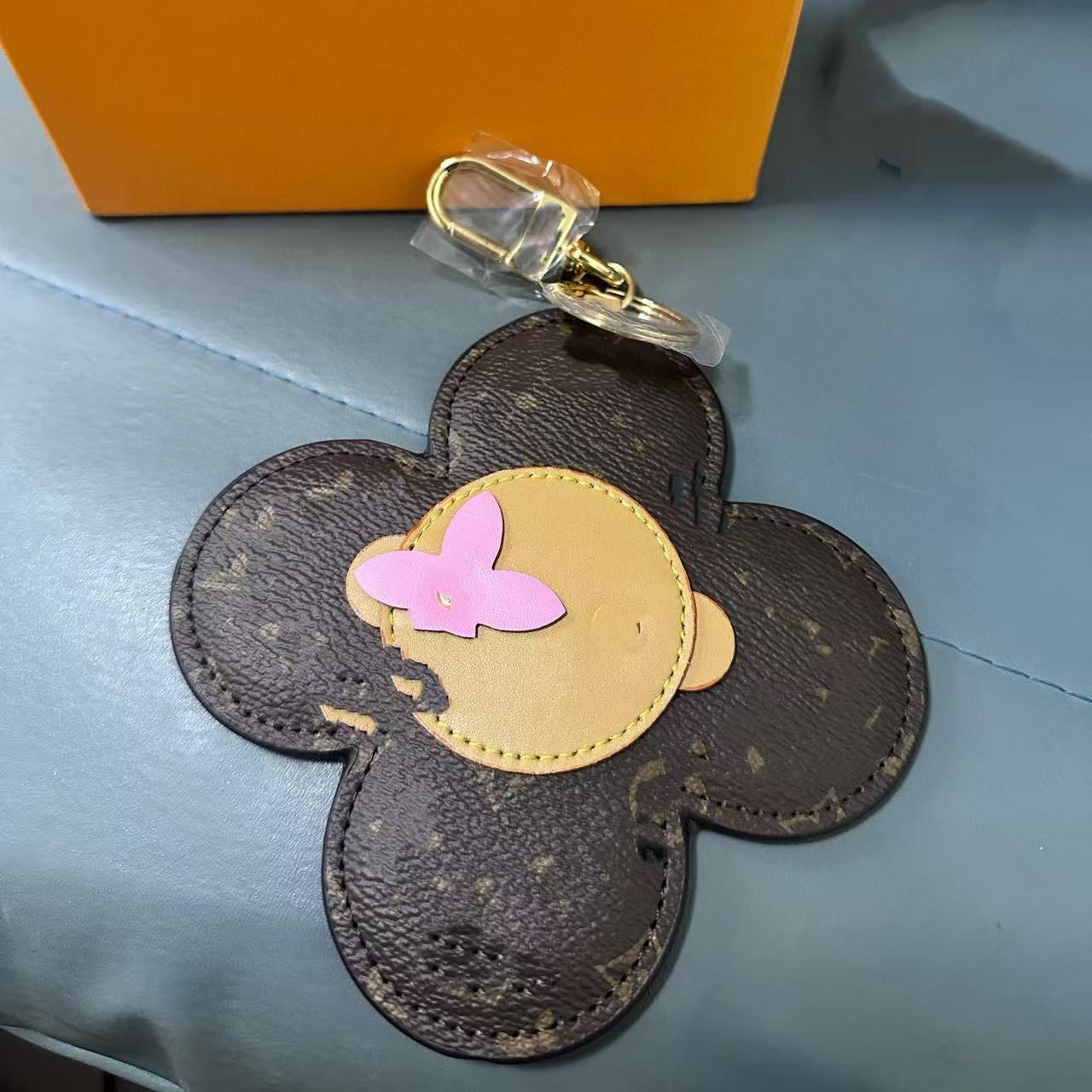 designer bagchain women V Letters designers sun flower keychain 4 colors wallet top llavero Car Key Chain men Buckle Keyring Keychains Lanyards