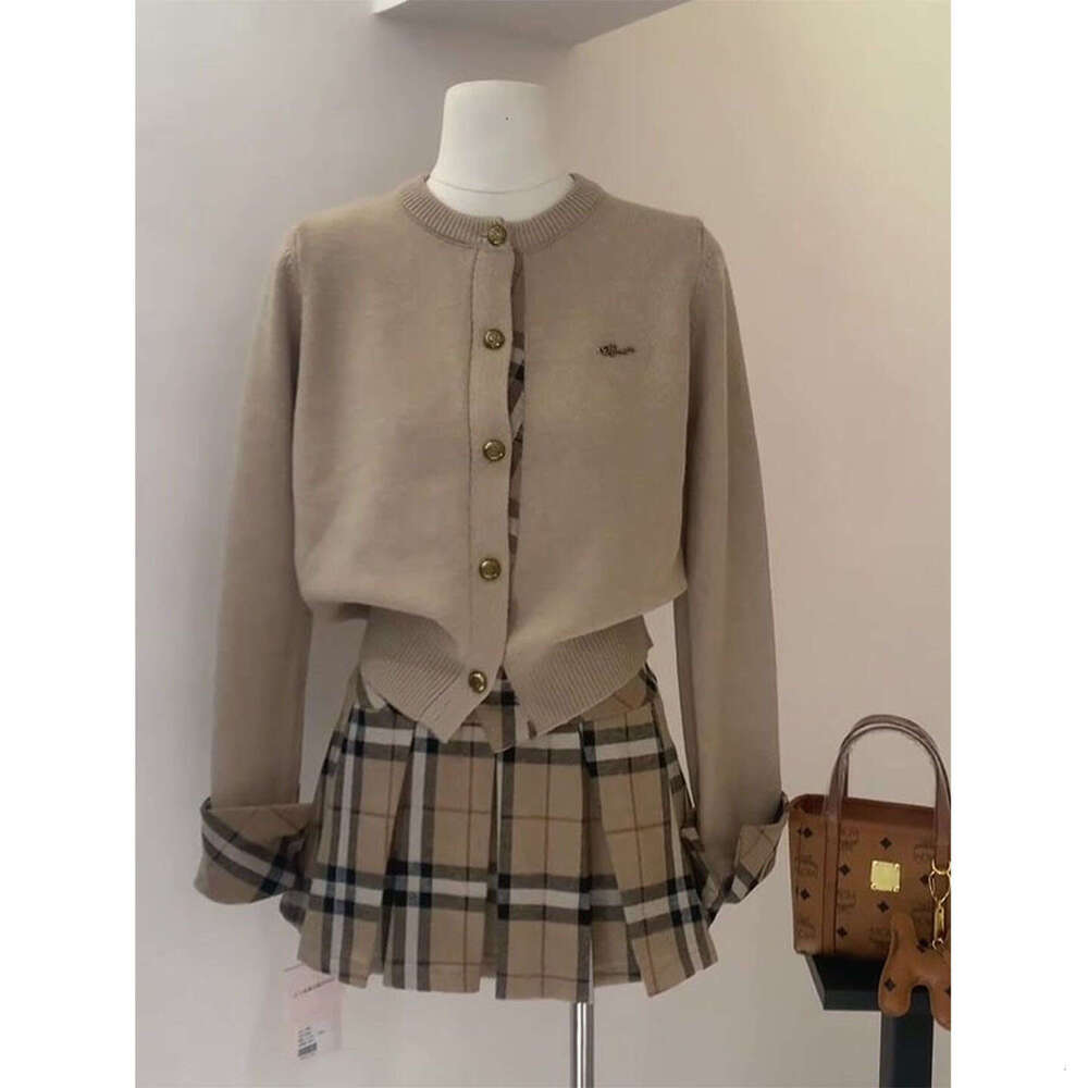 Korean Style Niche Design Round Neck Long Sleeve Plaid Knit Cardigan Top For Women New Autumn And Winter Pleated Short Skirt Set Luxury - view 4