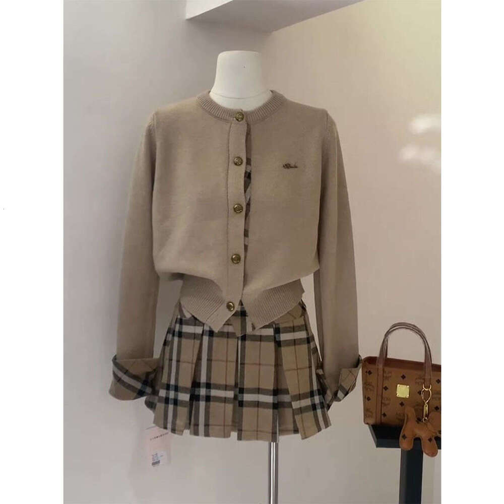 Korean Style Niche Design Round Neck Long Sleeve Plaid Knit Cardigan Top For Women New Autumn And Winter Pleated Short Skirt Set Luxury - view 6