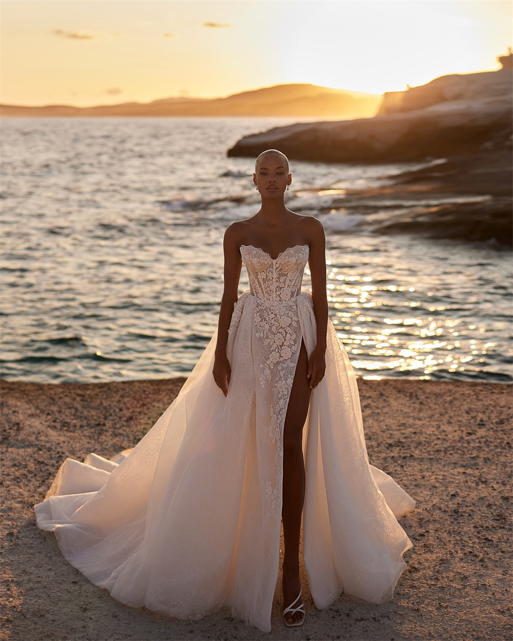 Charming V-neck A Line Wedding Dresses Lace Applique Bridal Growns Side Slit Sweep Train Custom Made 2026 Vestido De Noiva M30