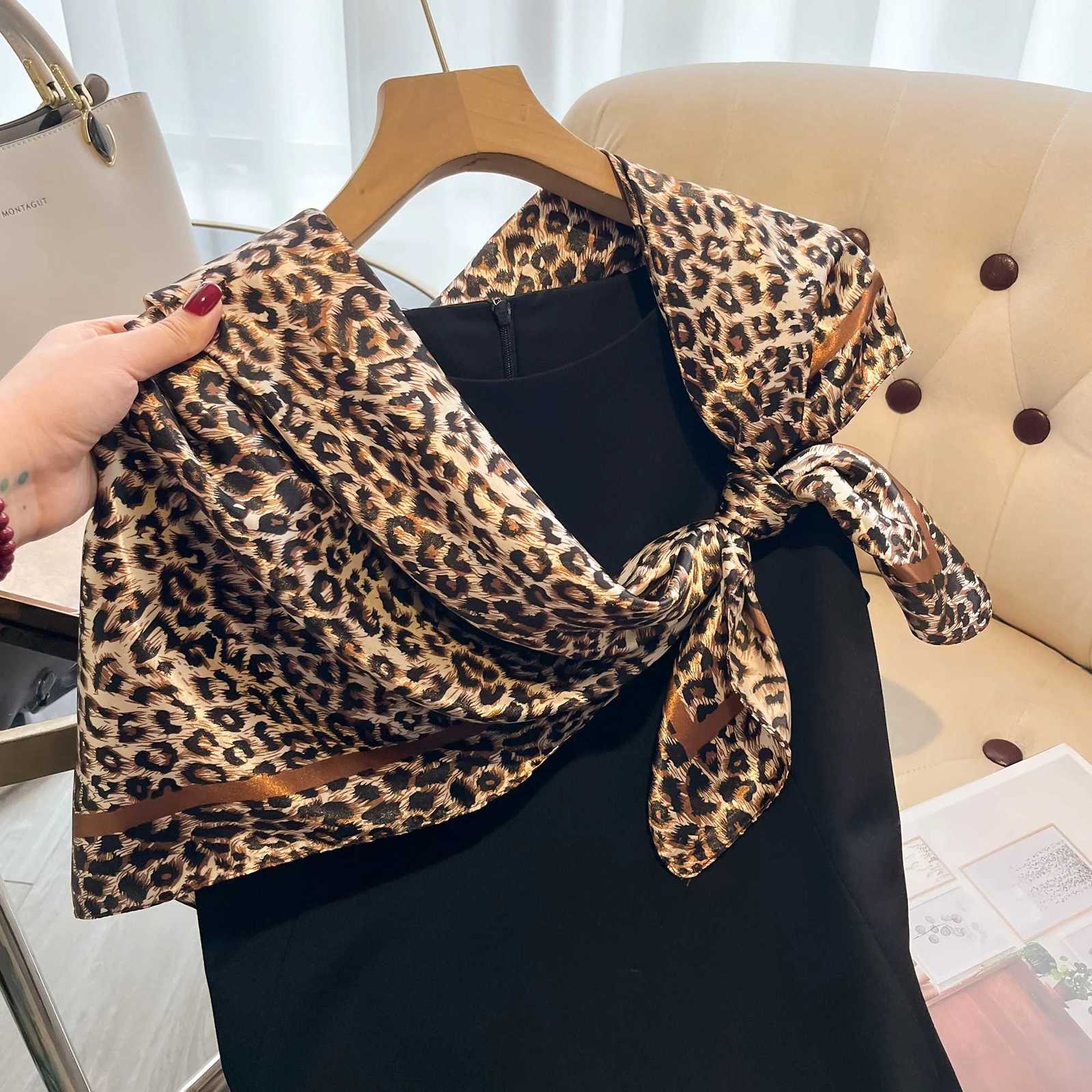 New Luxury Brand Leopard Print band Scarf Wen Fashion Silk Satin Hair Band Bag Wrist Bandana Neckerhf Shawl Wraps X260328