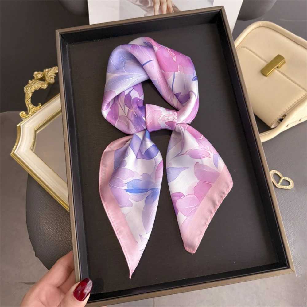 2026 New Floral Print Silk Square Scarfs for Wen Decorate Neck Ties Kerchief Lady Summer Beach Hijab Fem Neckerchief Wraps X260328