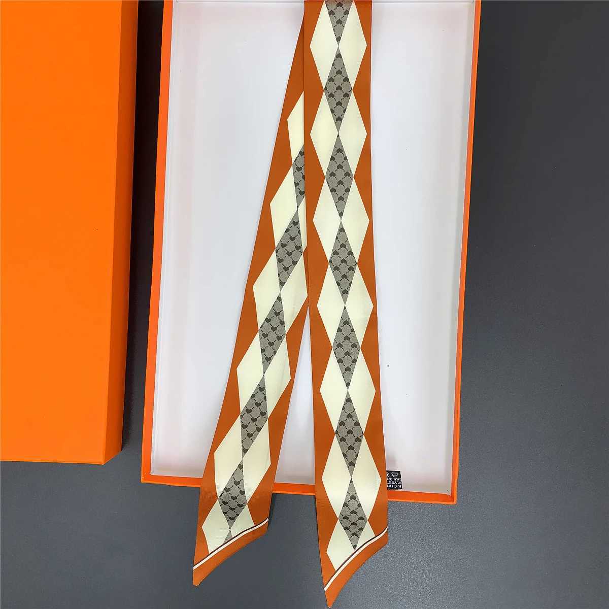 2024 New Design Small Flower Brand Silk Scarf Luxury Scarf Wen Foard Skinny Bag Scarves Neckerchief Fashion Hair band X260328