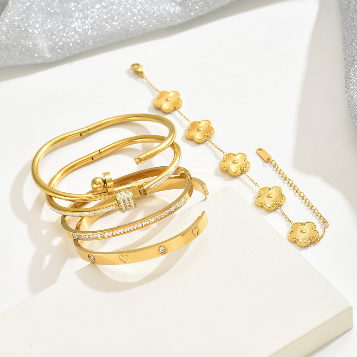 Designer Luxury Gold Bracelet Set With Diamond Studs - Elegant Diamond-studded Bracelet For Ladies, High-end Hand Chain