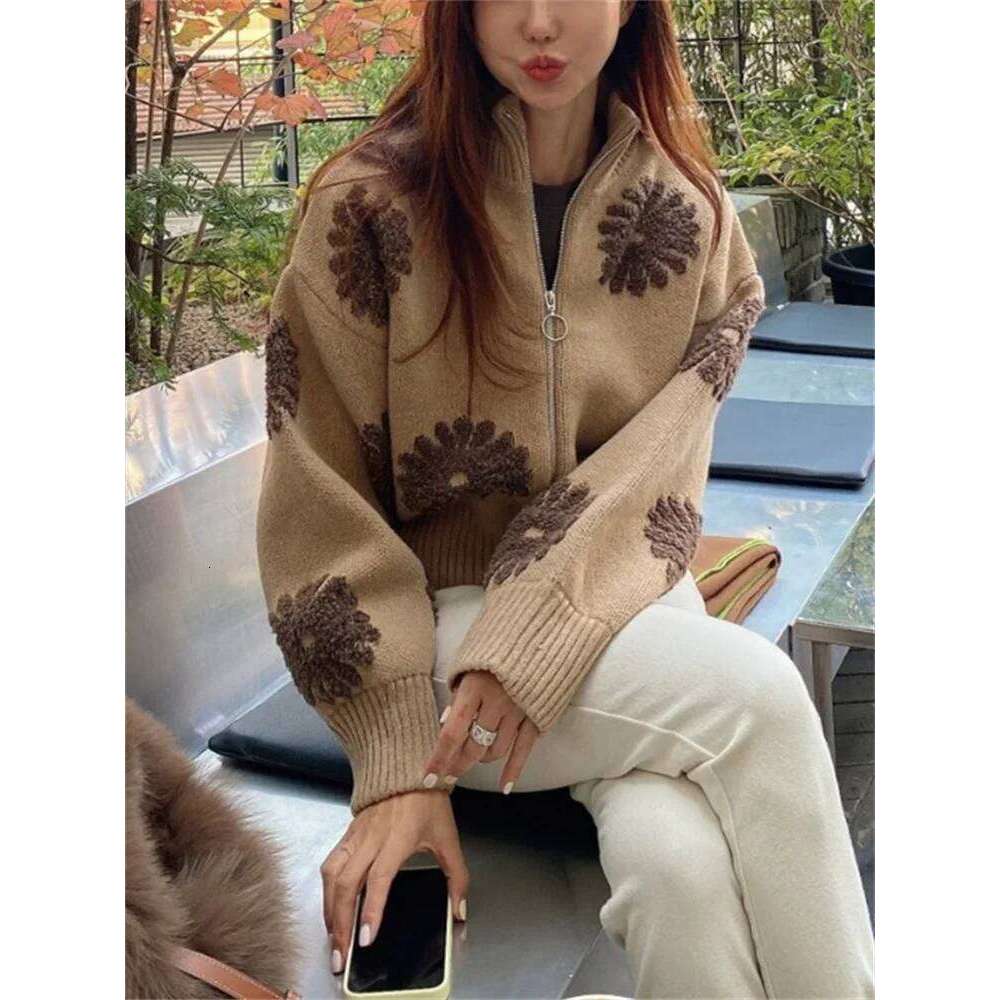 2 Colors Women Daisy Embroidered Knit Sweater Female Zipper Turtleneck Long Sleeve Short Jumper Cardigan Mdng260330