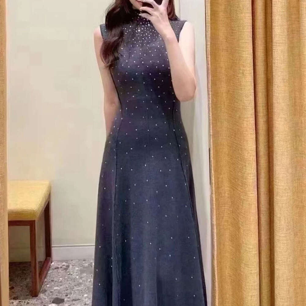 2026 Designer S18 Elegant French Embroidery Half High Neck Slim Sleeveless Grey Knitted Women's Dress