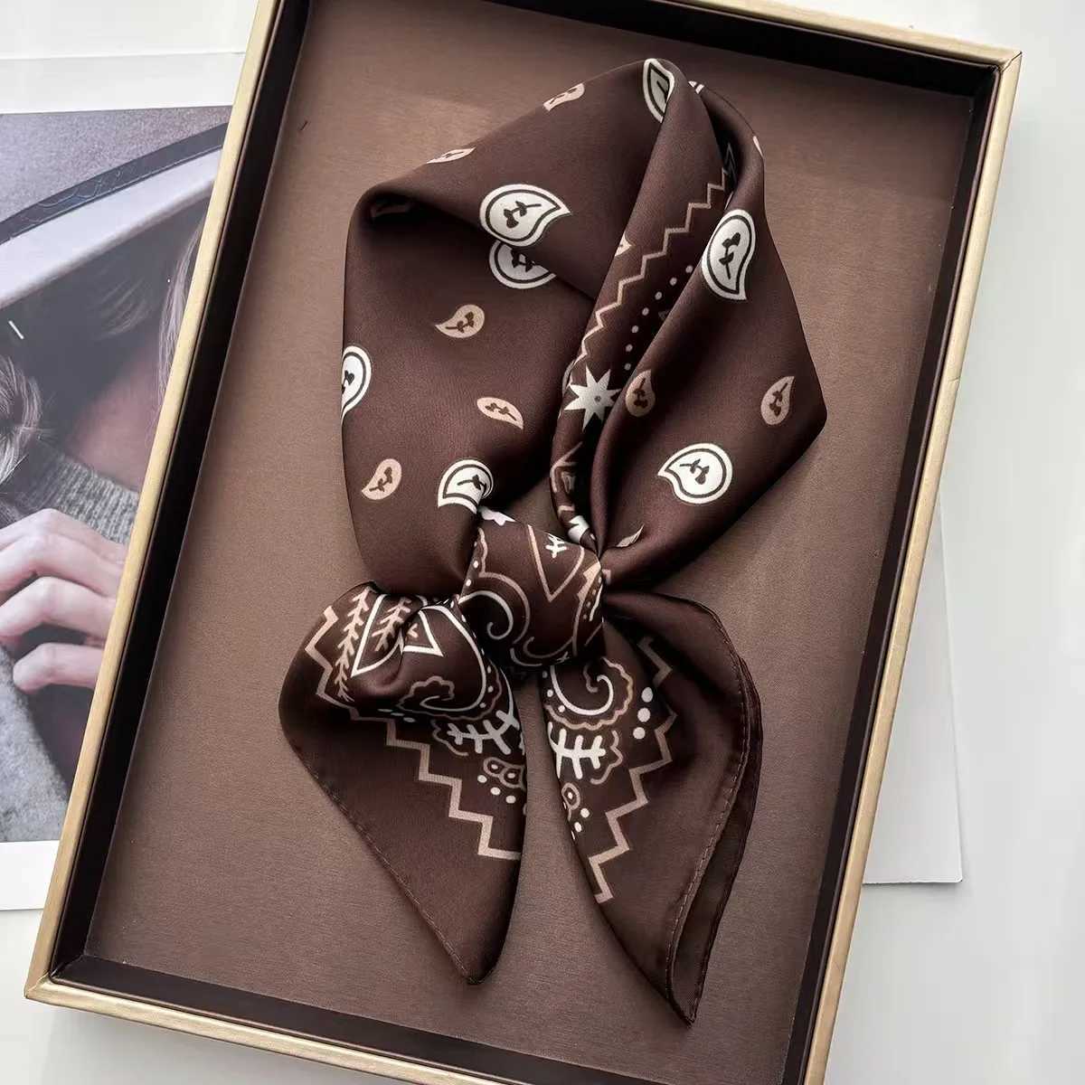 1 Pcs Paisley Bandana Scarf for Wen Lightweight Satin Silk Like band Versatile for Hair Neck Wrist Boho Style X260328