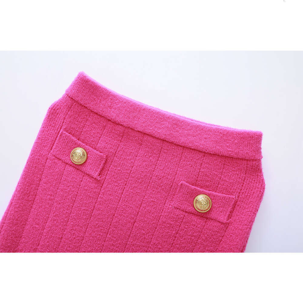 2026 Autumn/Winter New Designer French Light Luxury q26 Gentle Style V-neck Knitted Sweater with Tight Skirt