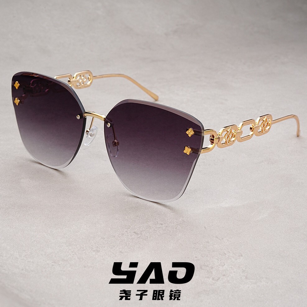 Luxury Brand Designer Sunglasses New Fashion European And American Style Street Photography Runway High-End Large Frame UV Protection Chain Sunglasses