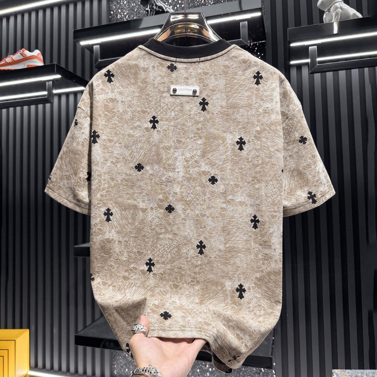 High-quality men's T-shirts Fashionable trendy cross-embroidered short-sleeve T-shirt for men, round-neck casual versatile top, 2026 summer new s