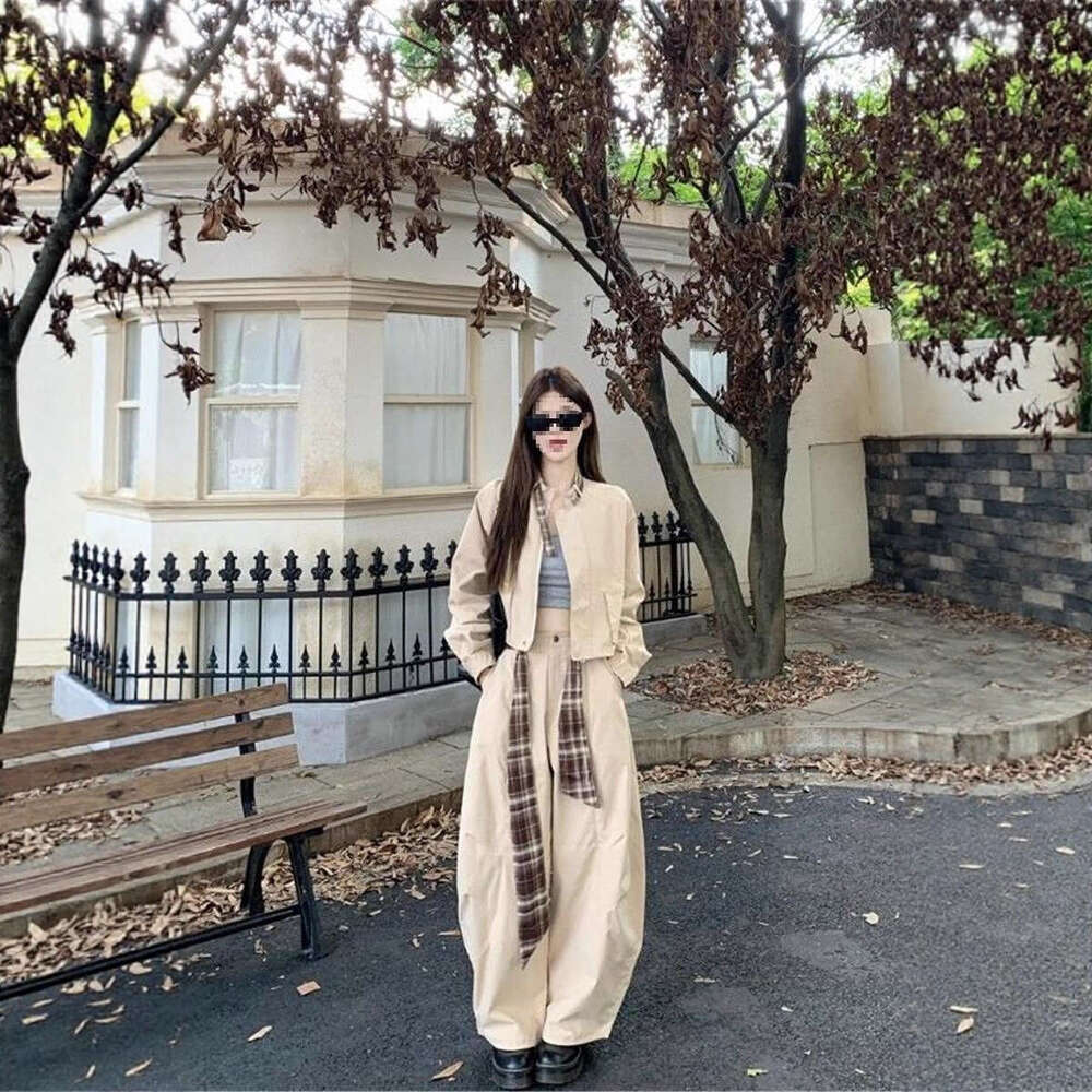 Retro Khaki Workwear Style Suit For Women New Autumn Model Stand Up Collar Jacket With Belt And Wide Leg Curved Pants Luxury