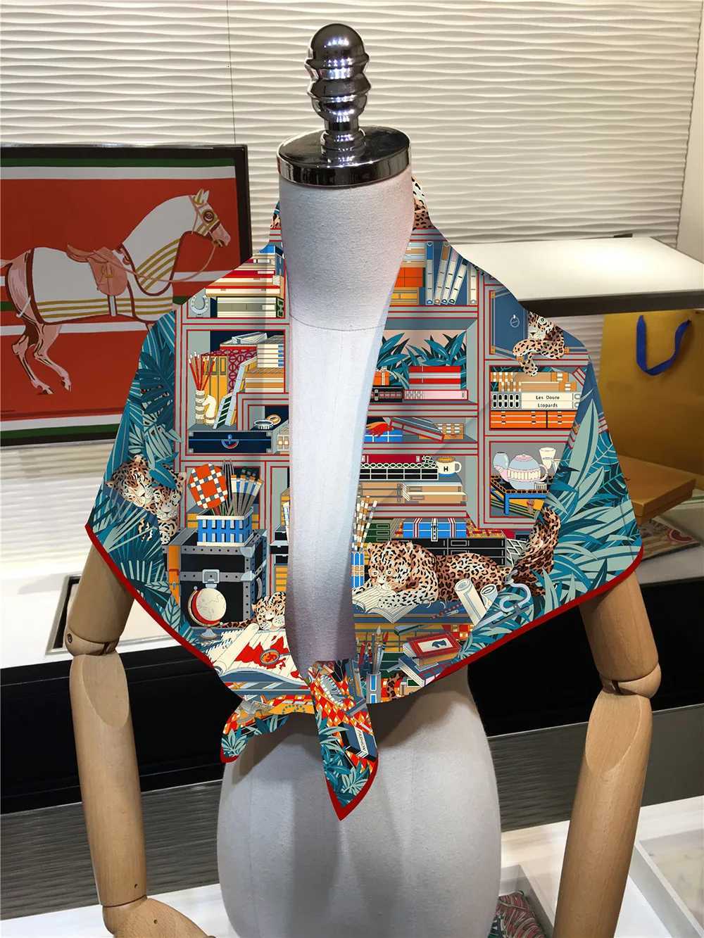 Luxury Brand Leopard Jungle Square Scarf Wen Twill Silk Scarves Wraps Beach Shawl Hijabs Large Foards Neckerchief wear X260328