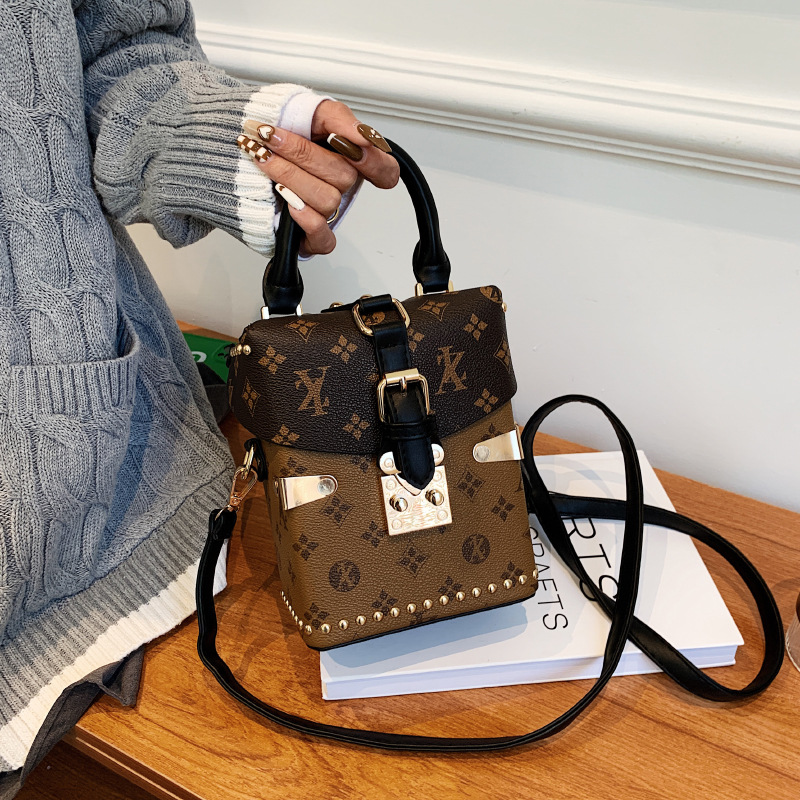 2026 New Style Printed Design Women's Hard Shell Shoulder Bag Elegant Versatile Banquet Fashionable Crossbody Box Bag Free Shipping Brown Coffee