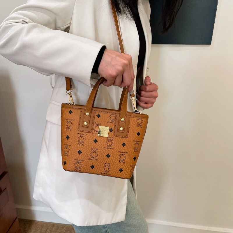High-End Small for Women 2024 New Niche Texture Handheld Bucket Versatile Tote Shoulder Crossbody Bag