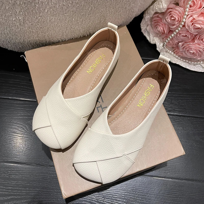Women Slip-on Leather Loafers Ladies Casual Round Toe Cute Flats Nurse Shoes Sneakers Spring Autumn Fashion Ballet Shoes 260323