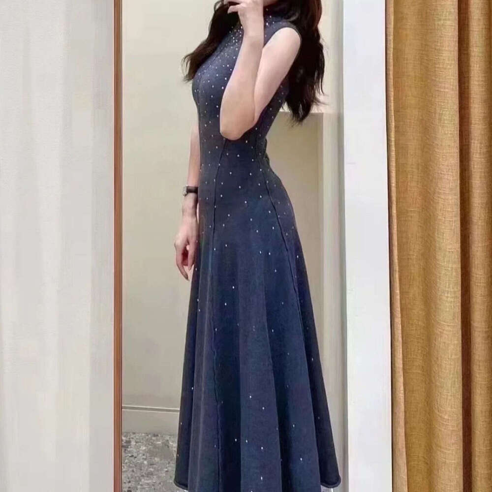 2026 Designer S18 Elegant French Embroidery Half High Neck Slim Sleeveless Grey Knitted Women's Dress